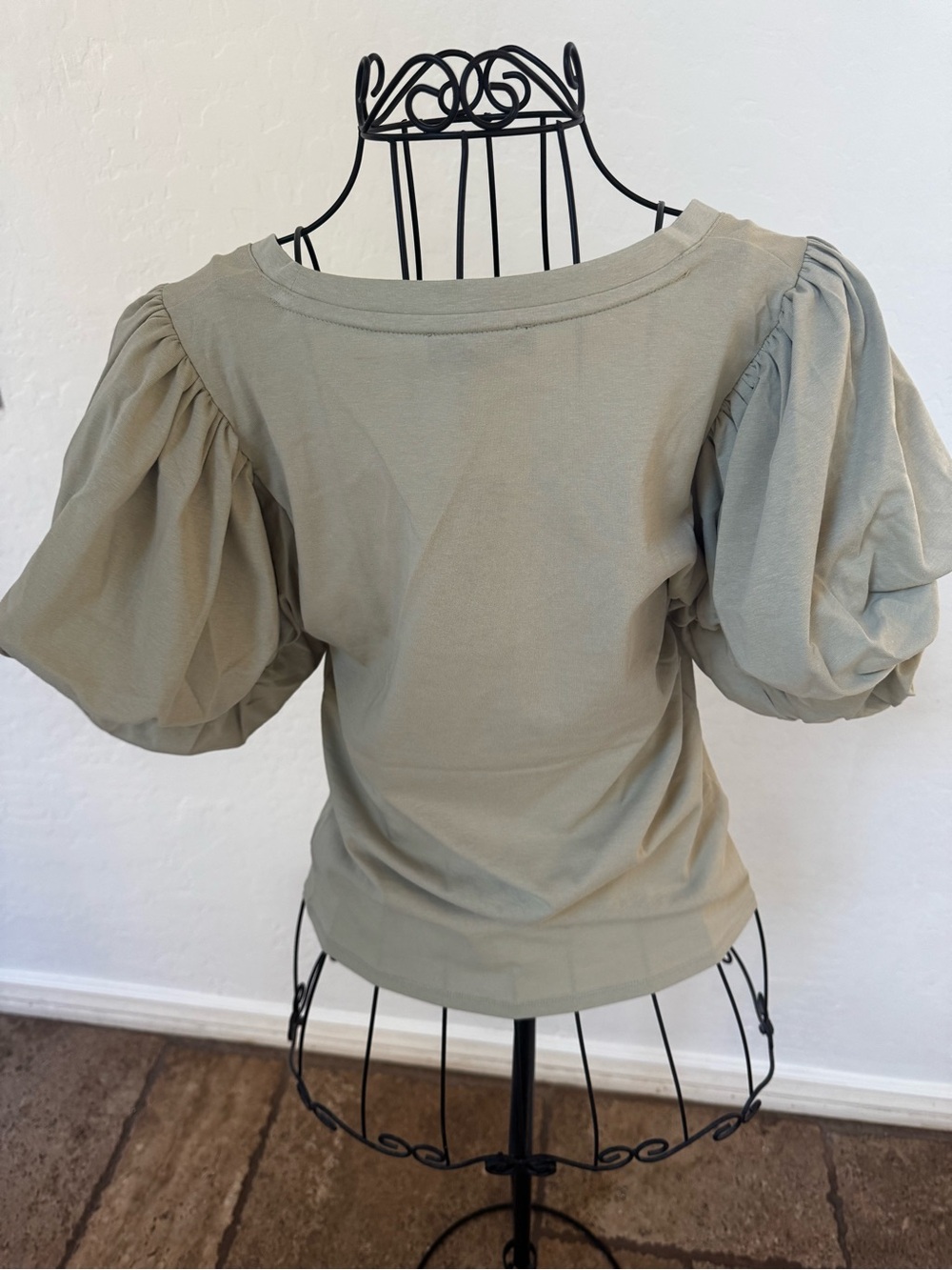 Express Olive Puff Sleeve Scoop Neck Top - Picture 4 of 8